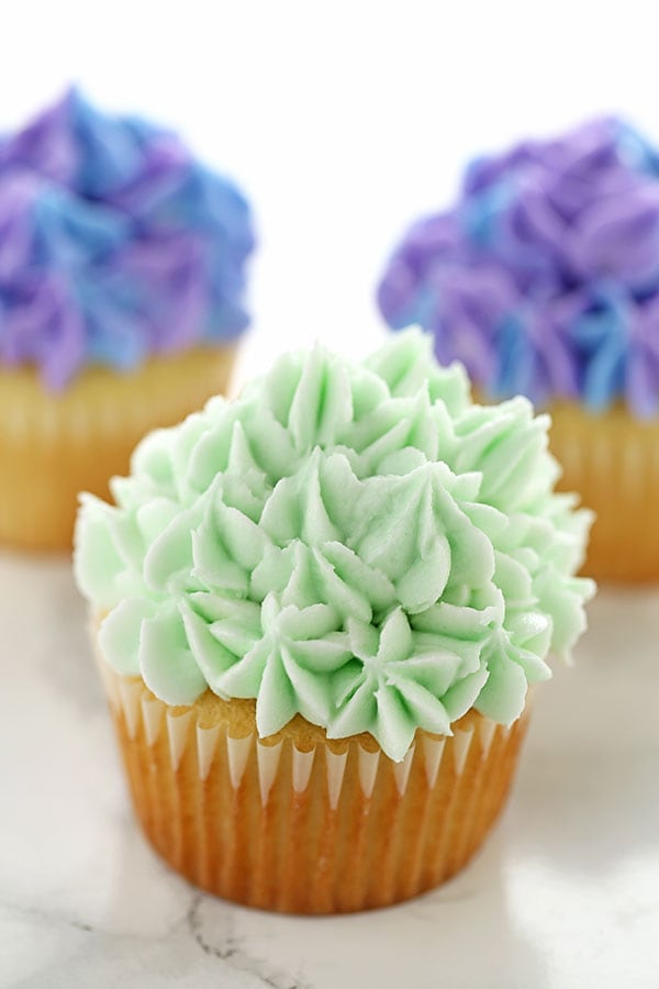 How to Make Hydrangea Cupcakes Handle the Heat
