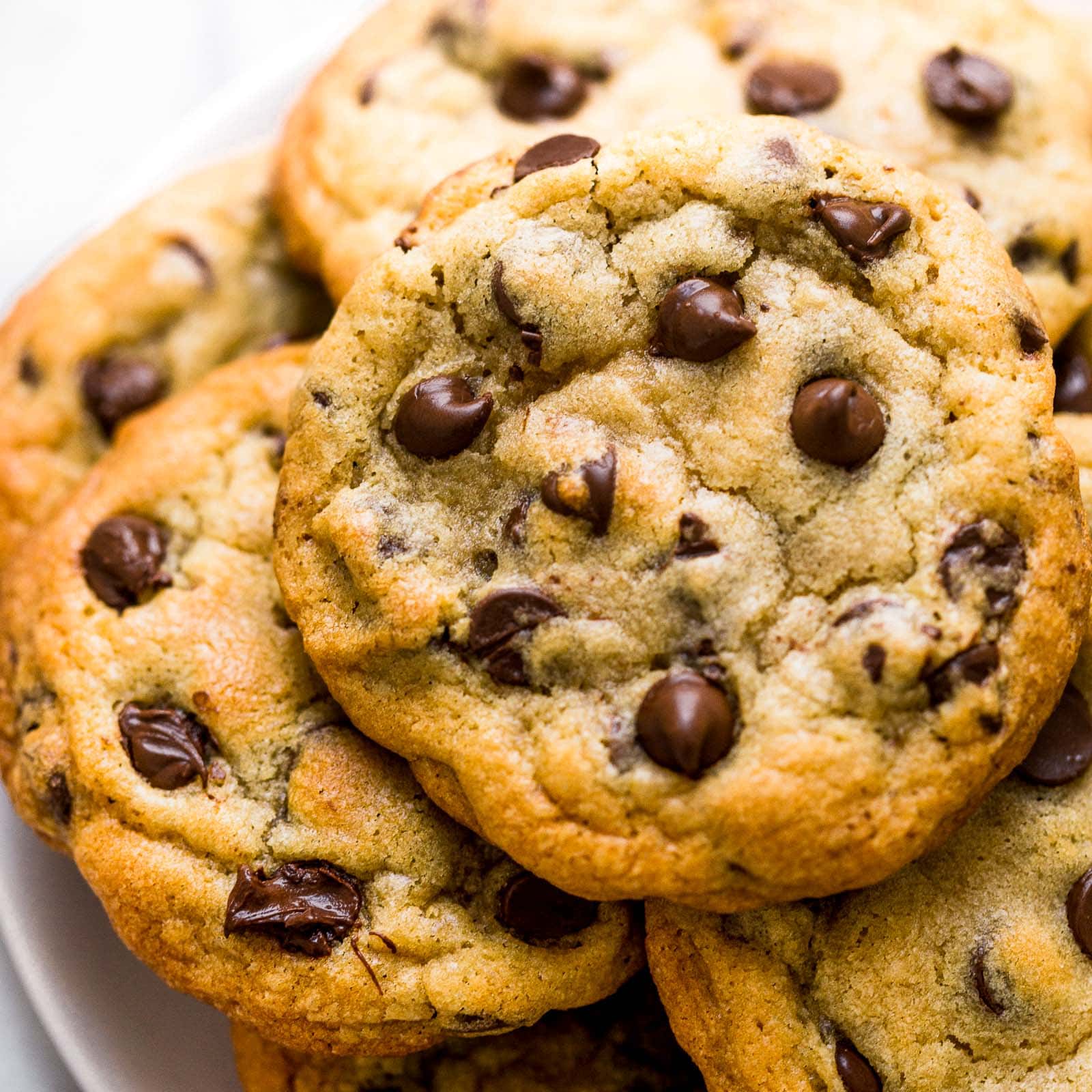 Bakery Style Chocolate Chip Cookies - Handle the Heat