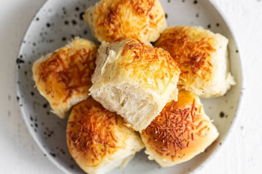 Garlic, Herb, and Cheese Bread Rolls Handle the Heat